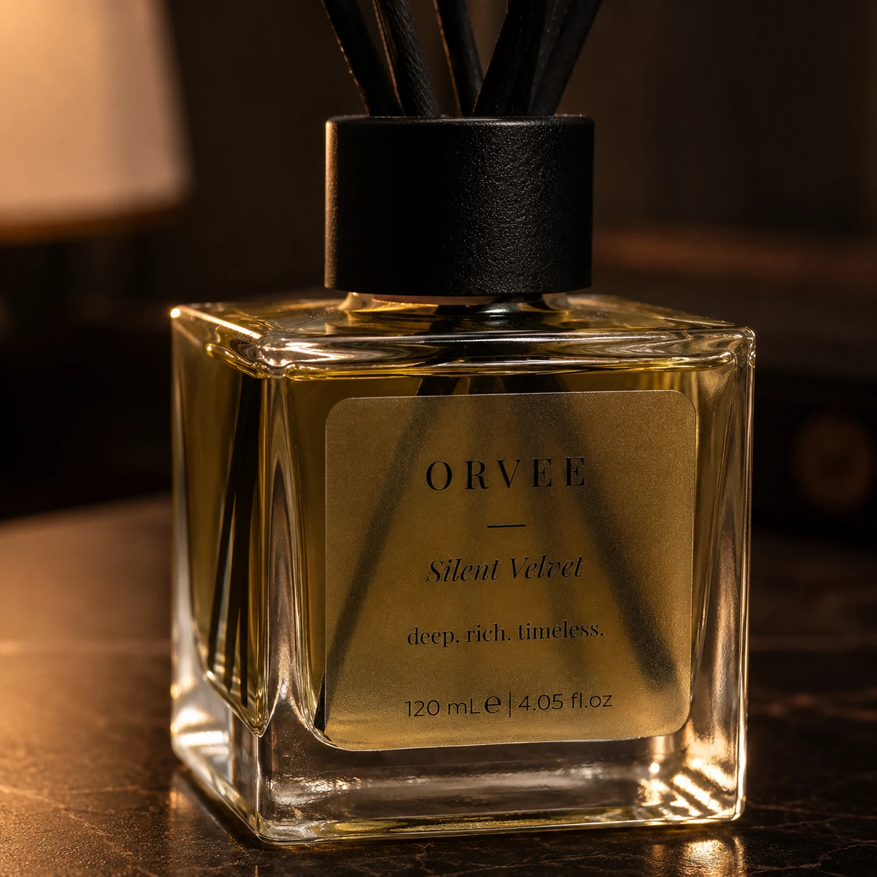 ORVEE Silent Velvet yakın çekim etiket ve cam dokusu